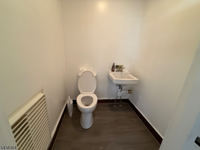 266 Clove Rd Property Photo 10