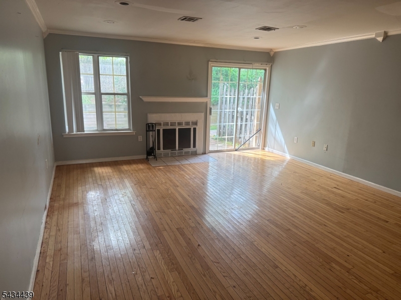1087 Oakcroft Ln Property Photo 2