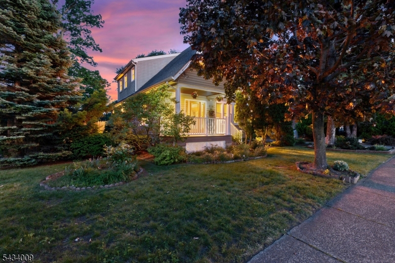 13 Willow St Property Photo 1