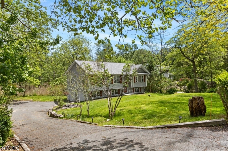 47 Winding Way Property Photo 2