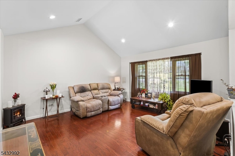 47 Winding Way Property Photo 5