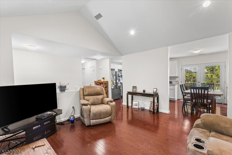 47 Winding Way Property Photo 7