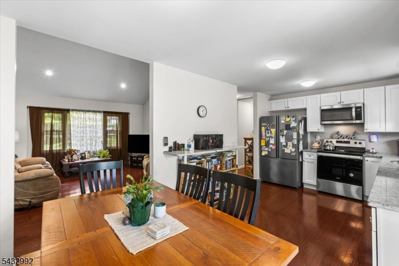 47 Winding Way Property Photo 9