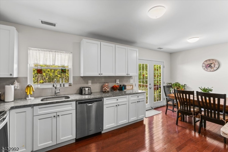 47 Winding Way Property Photo 12