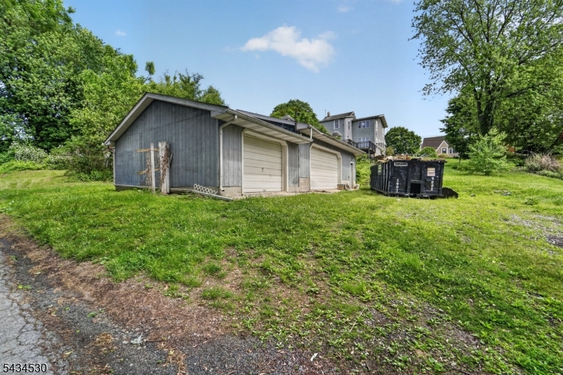 139 N Prospect St Property Photo 3