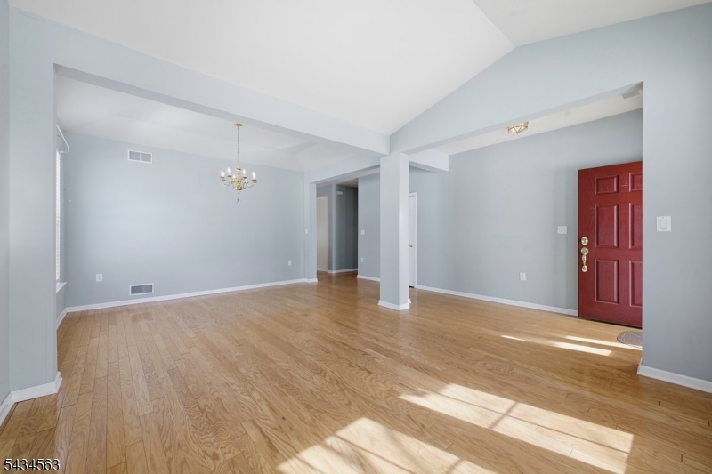 56 Kensington Cir Property Photo 4