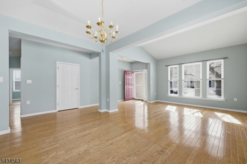 56 Kensington Cir Property Photo 5