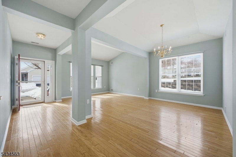 56 Kensington Cir Property Photo 7