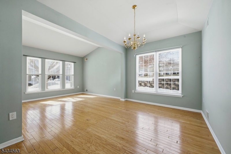 56 Kensington Cir Property Photo 8