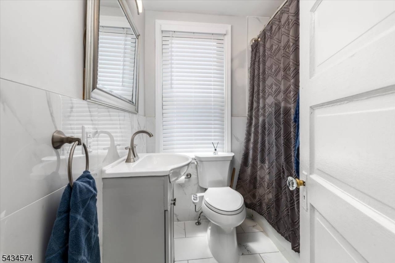 478 Brook Ave Property Photo 8