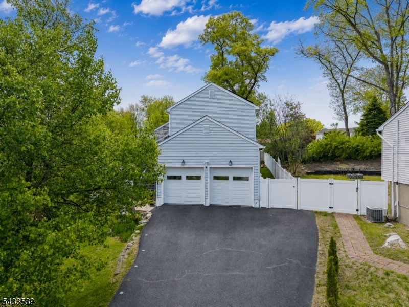 62 Unger Ave Property Photo 2