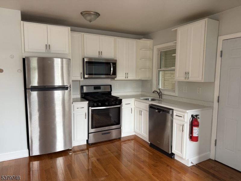 25 Pine St Property Photo 1