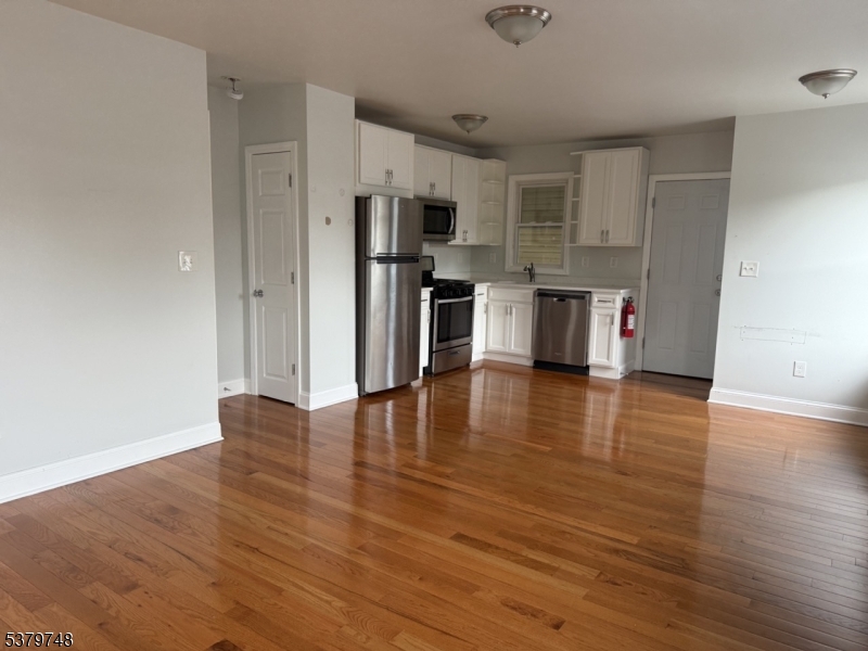 25 Pine St Property Photo 5