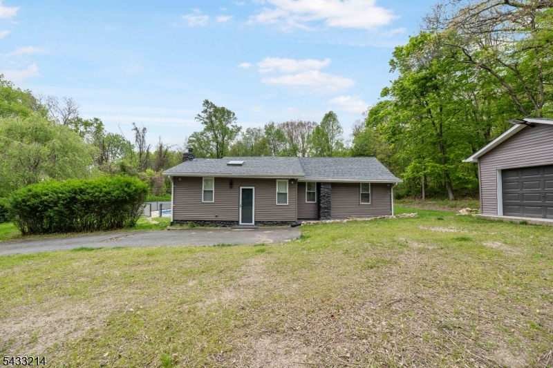 17 Carr Ln Property Photo 1