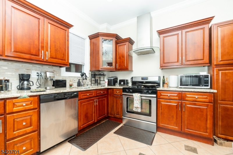 1444 Esterbrook Ave Property Photo 4