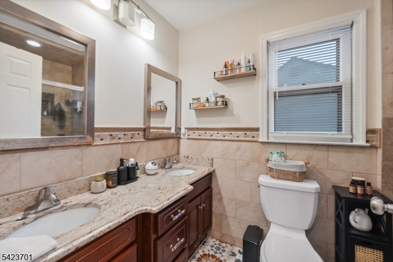 1444 Esterbrook Ave Property Photo 12