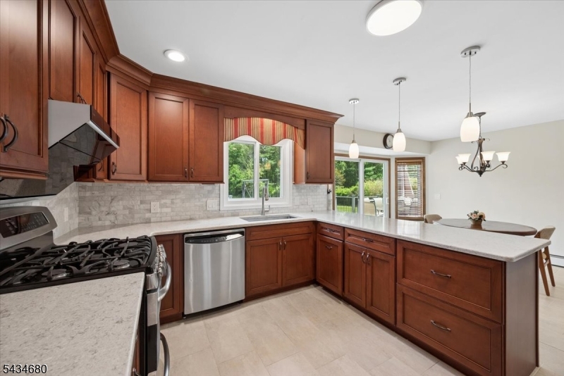 5 Glen Ridge Dr Property Photo 15