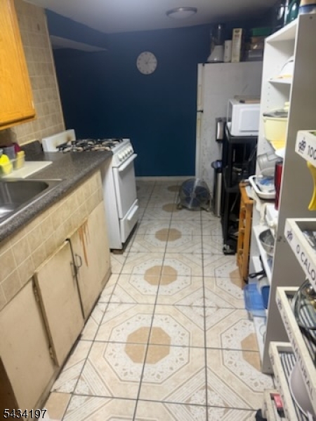 256 Van Houten St Property Photo 6
