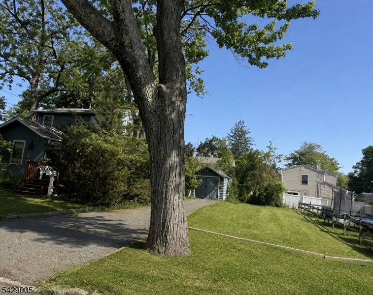 10 Tioga Ave Property Photo 1