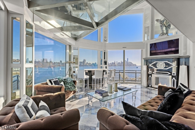 600 Harbor 1079 Property Photo 3