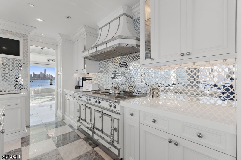 600 Harbor 1079 Property Photo 17