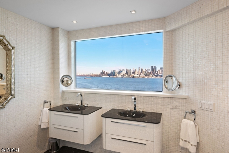 600 Harbor 1079 Property Photo 34
