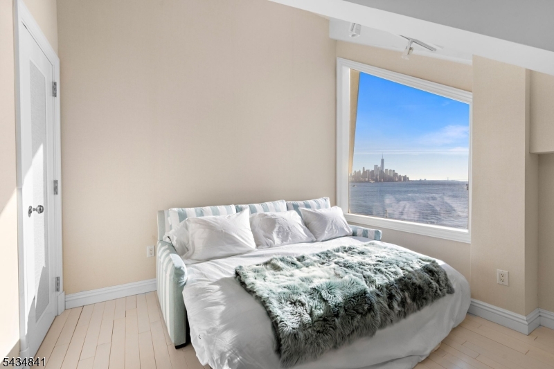 600 Harbor 1079 Property Photo 36