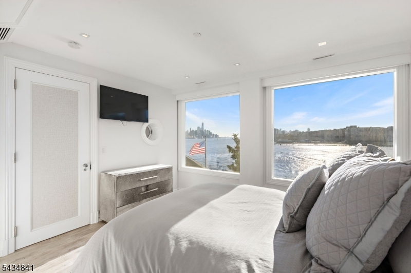 600 Harbor 1079 Property Photo 37