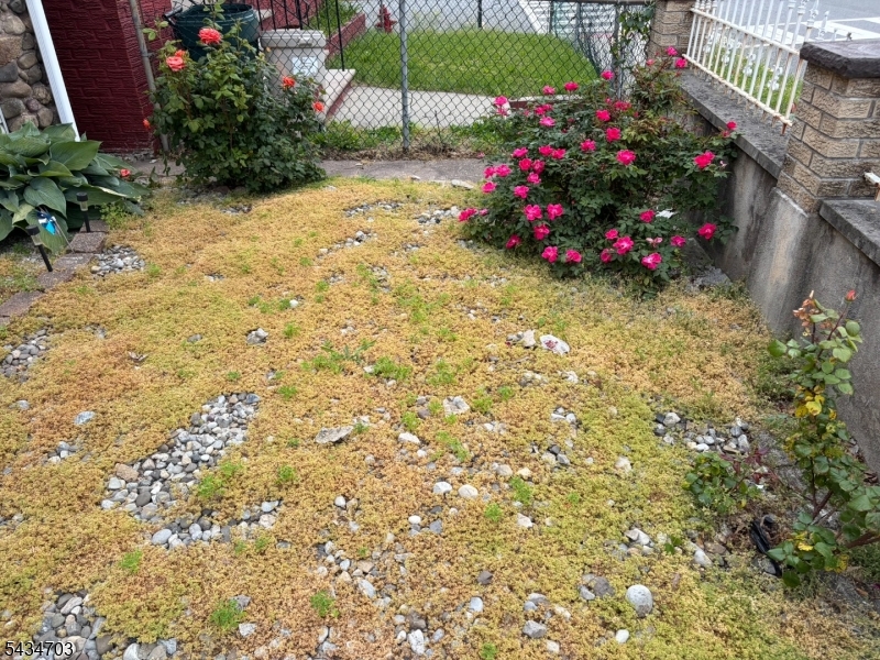 471 20th Ave Property Photo 3