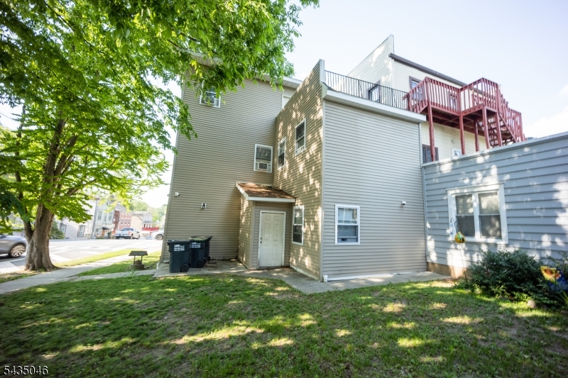 302 Front St Property Photo 5