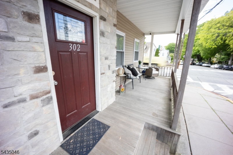 302 Front St Property Photo 6