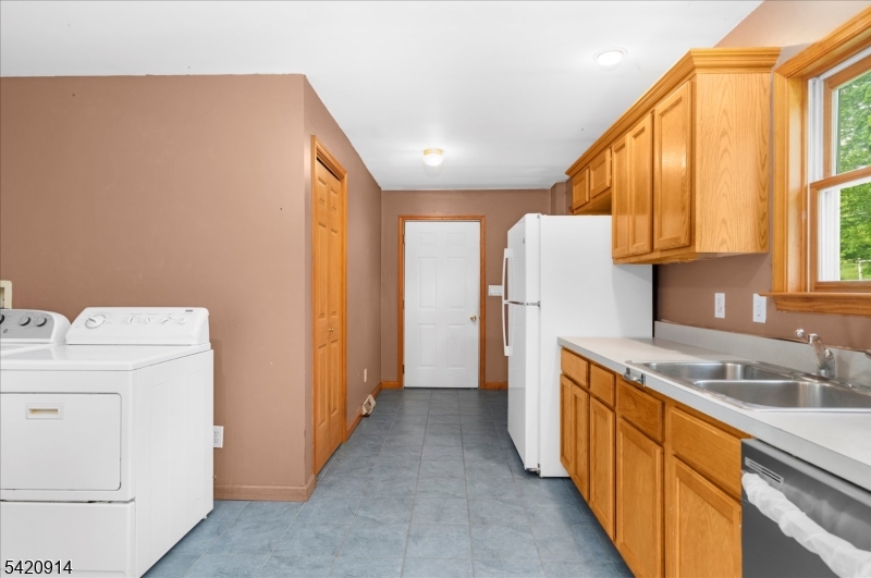 441 Pittstown Rd Property Photo 8