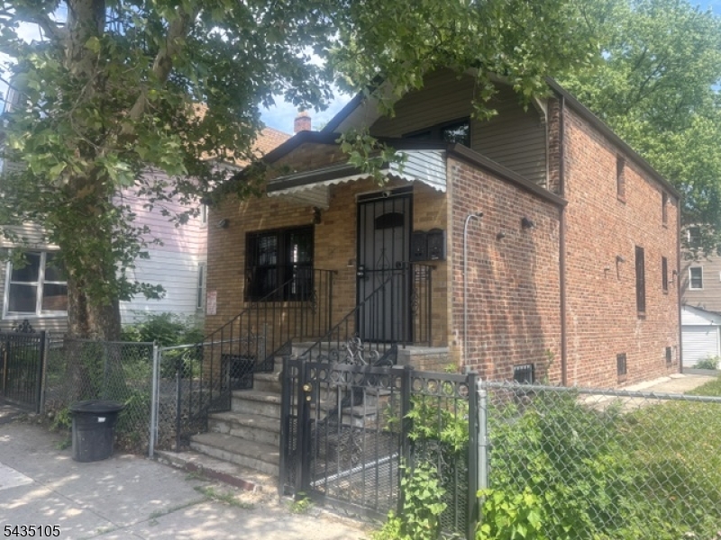50 Stuyvesant Ave Property Photo 1