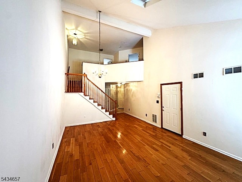 91 Woodmont Dr Property Photo 5
