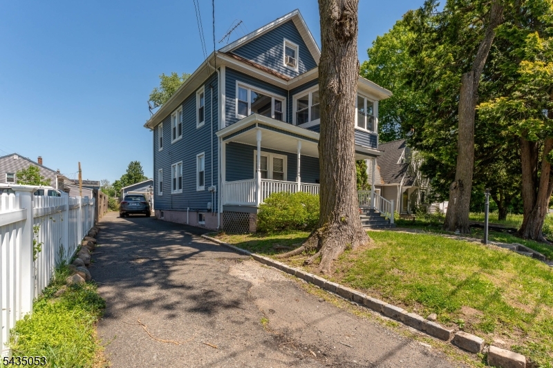 30 Rockview Ter Property Photo 3