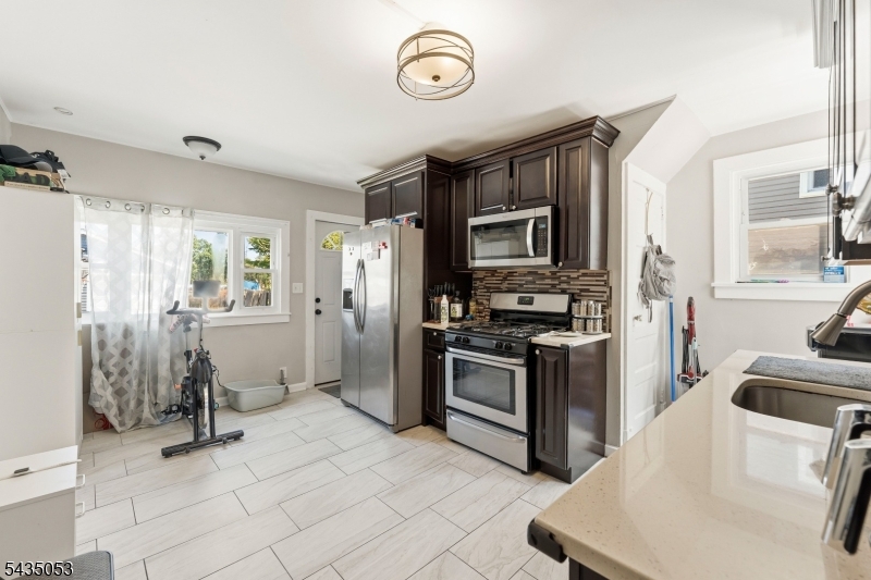 30 Rockview Ter Property Photo 8