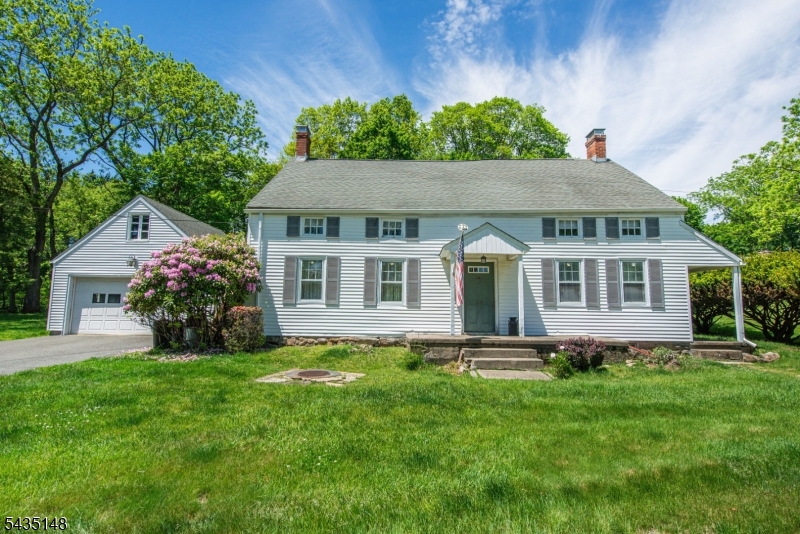 34 Unneberg Ave Property Photo 1