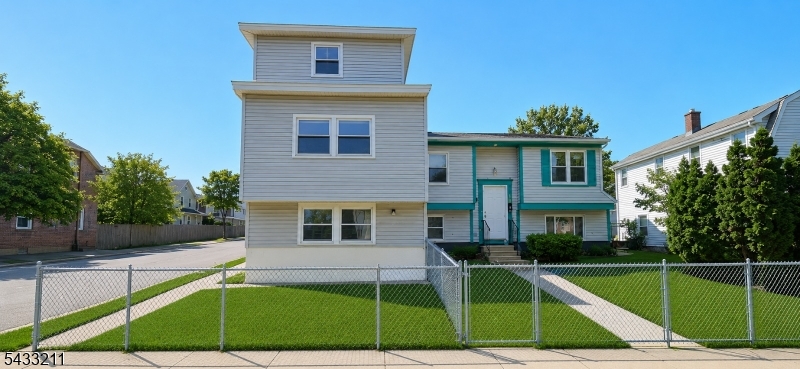237 Smith St Property Photo 1