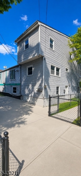 237 Smith St Property Photo 3