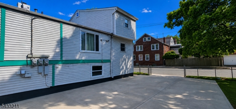 237 Smith St Property Photo 4
