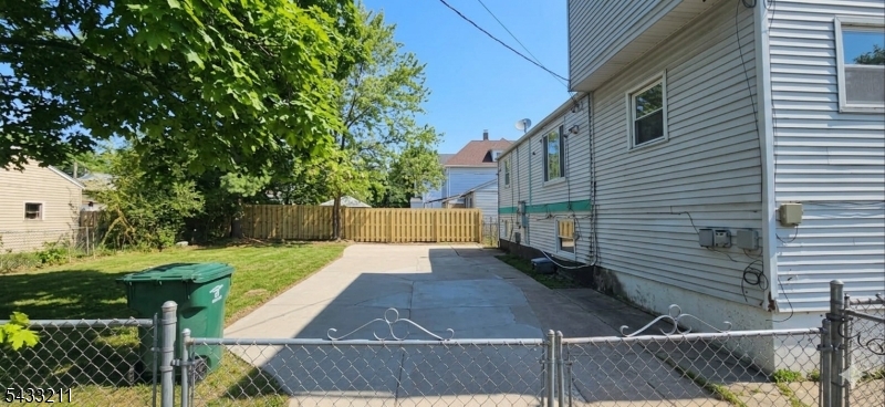 237 Smith St Property Photo 5