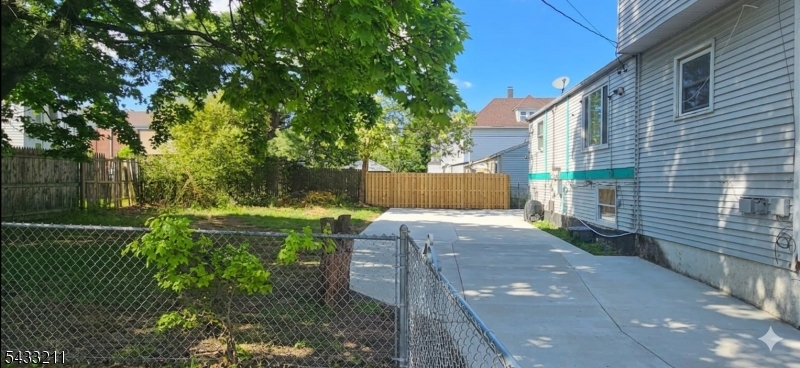 237 Smith St Property Photo 6