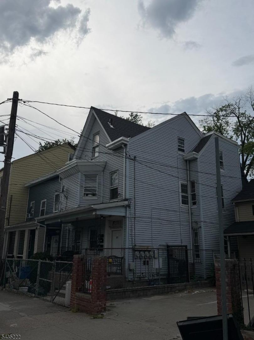 141 Park Ave Property Photo 1
