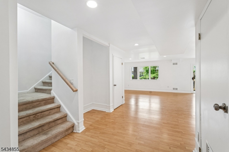 304 Heights Dr Property Photo 2