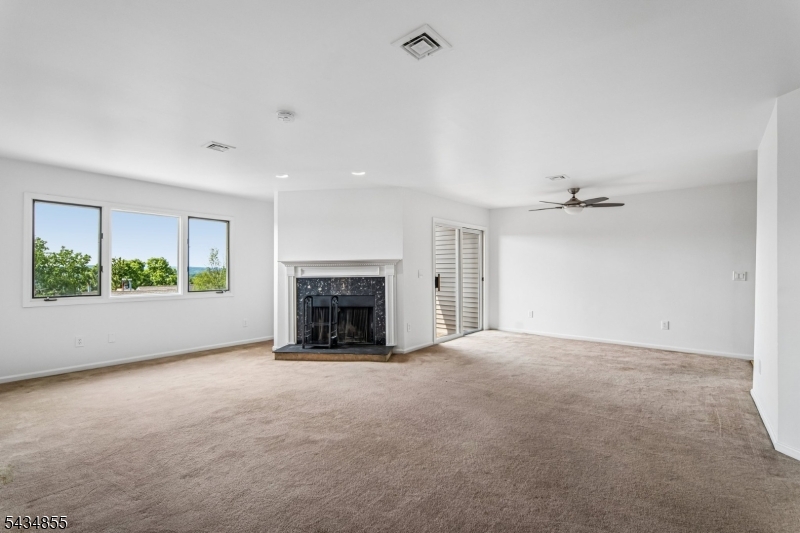 304 Heights Dr Property Photo 4