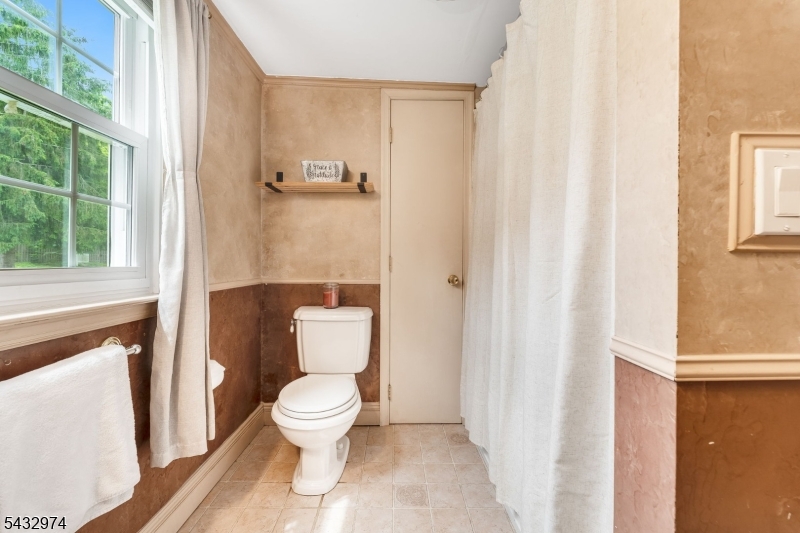 2 Sloan Ln Property Photo 13