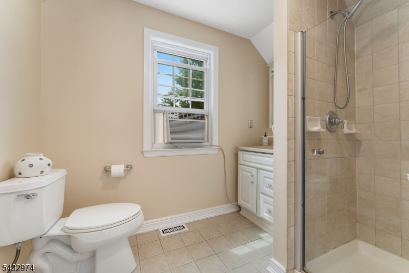 2 Sloan Ln Property Photo 16