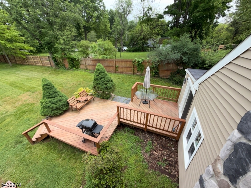 2 Sloan Ln Property Photo 17