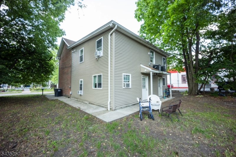 332 Water St Property Photo 4