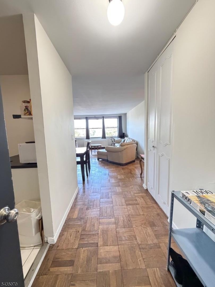 2100 Linwood Avenue 4p Property Photo 5